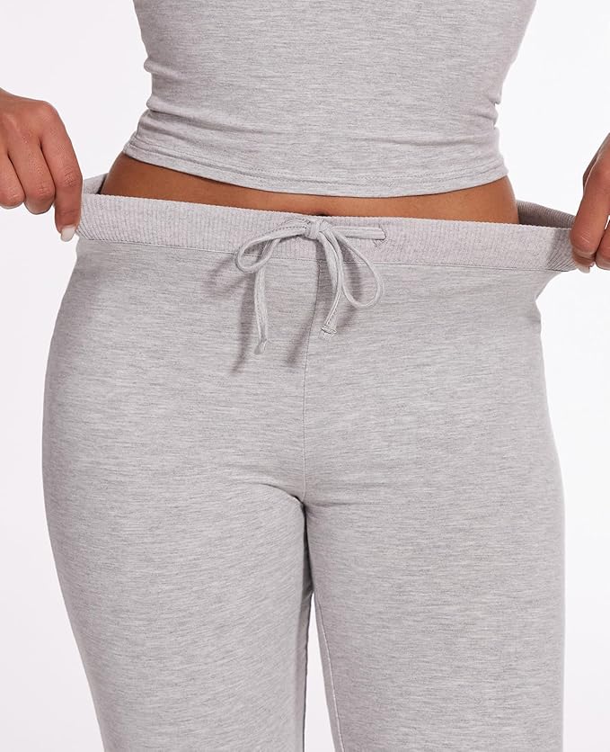 Ensemble 2 pièces confortable pour femme : haut court à manches courtes et pantalon droit