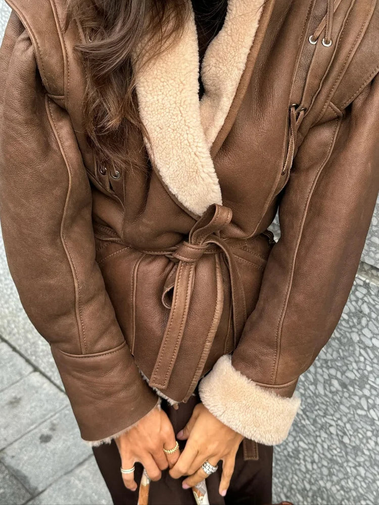 Veste Maya Luxe – Un vêtement d'extérieur chic et polyvalent pour toutes les occasions
