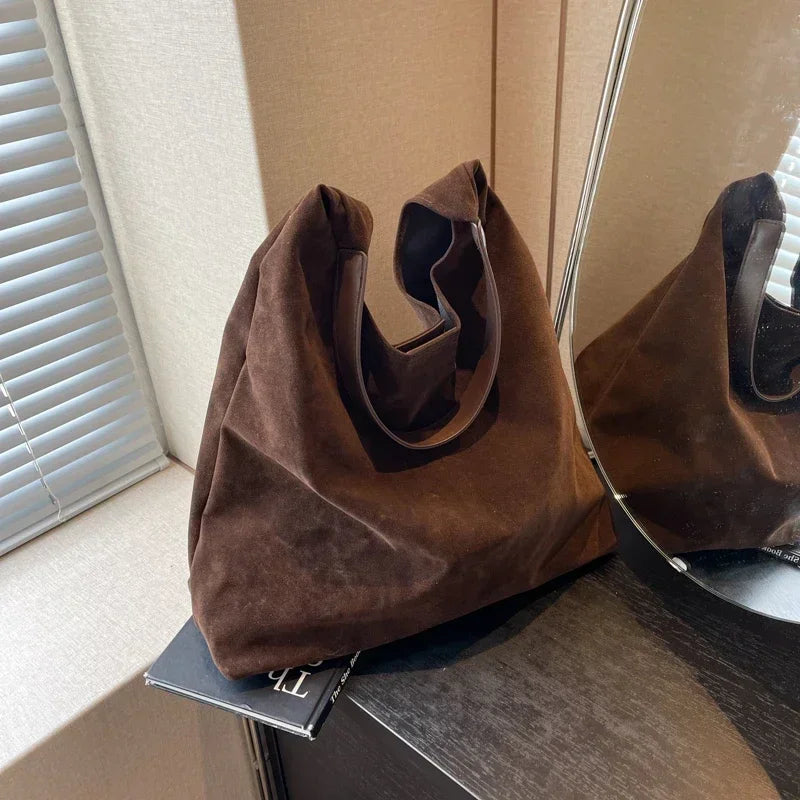 Sac fourre-tout en daim Nora – Sac à main doux et élégant au quotidien