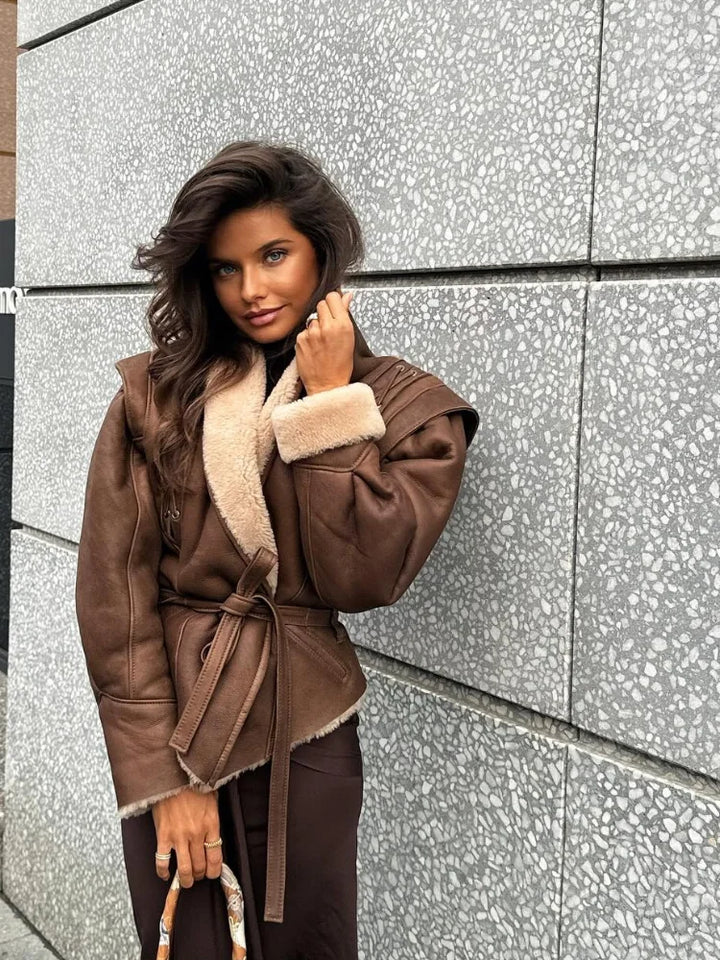 Veste Maya Luxe – Un vêtement d'extérieur chic et polyvalent pour toutes les occasions