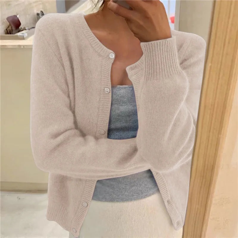Cardigan Giana Cute – Tricot doux et élégant pour toutes les occasions 