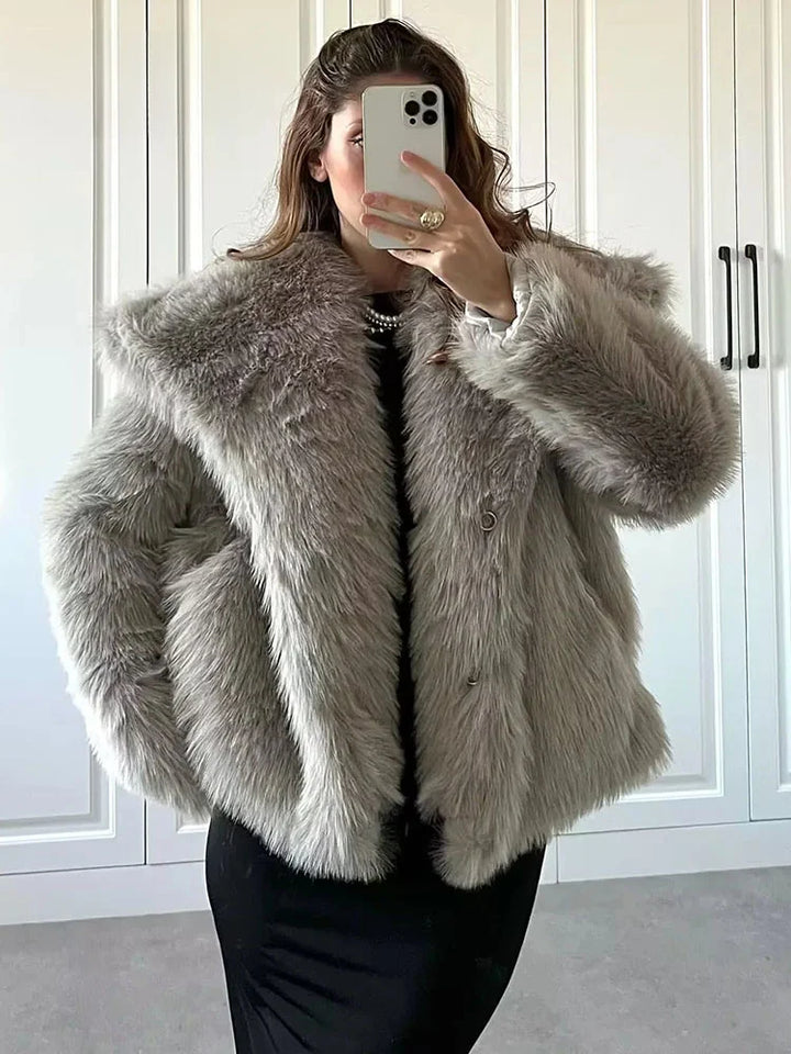 Manteau douillet Layla – Un vêtement d'extérieur chaud et élégant avec bordure en fourrure