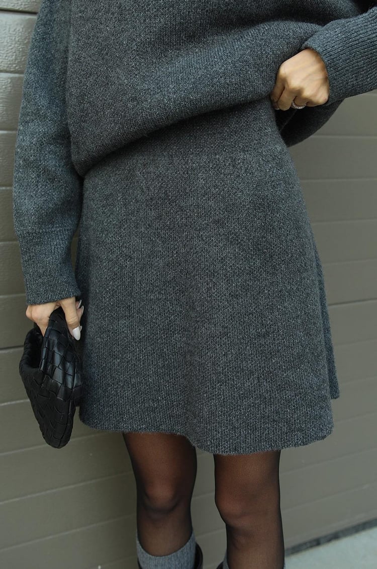 Ensemble tricot Amy – Tenue chic et confortable avec haut et jupe assortis pour femme