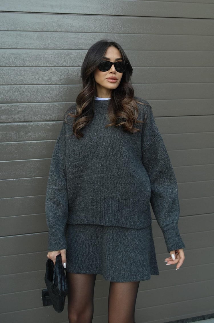 Ensemble tricot Amy – Tenue chic et confortable avec haut et jupe assortis pour femme