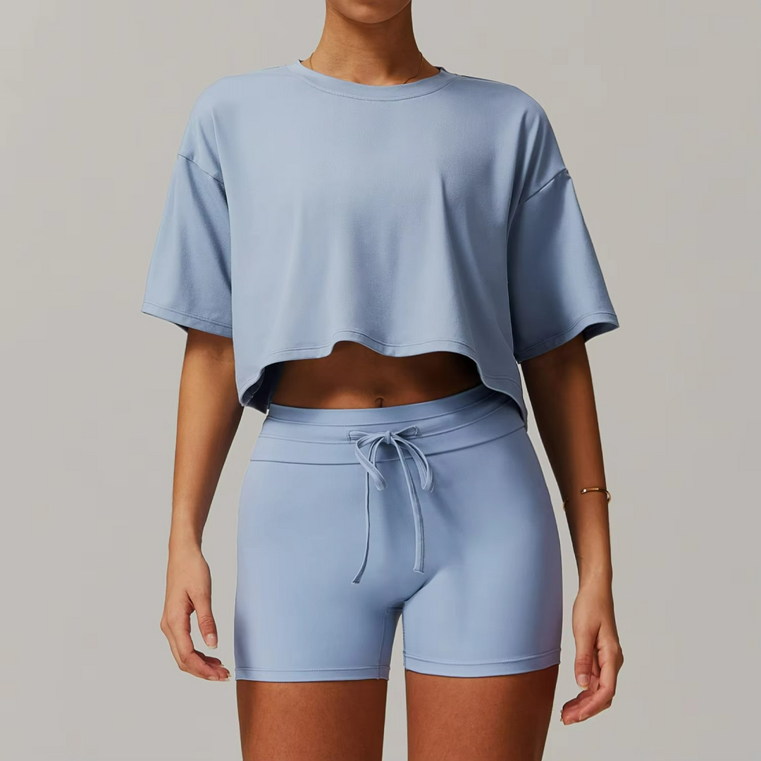 Aélia Ensemble Pilates Élégant : Crop Top & Short Actif Stretch Confortable