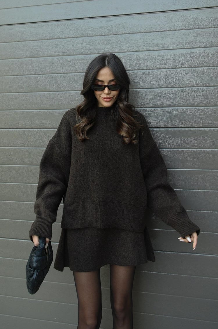 Ensemble tricot Amy – Tenue chic et confortable avec haut et jupe assortis pour femme