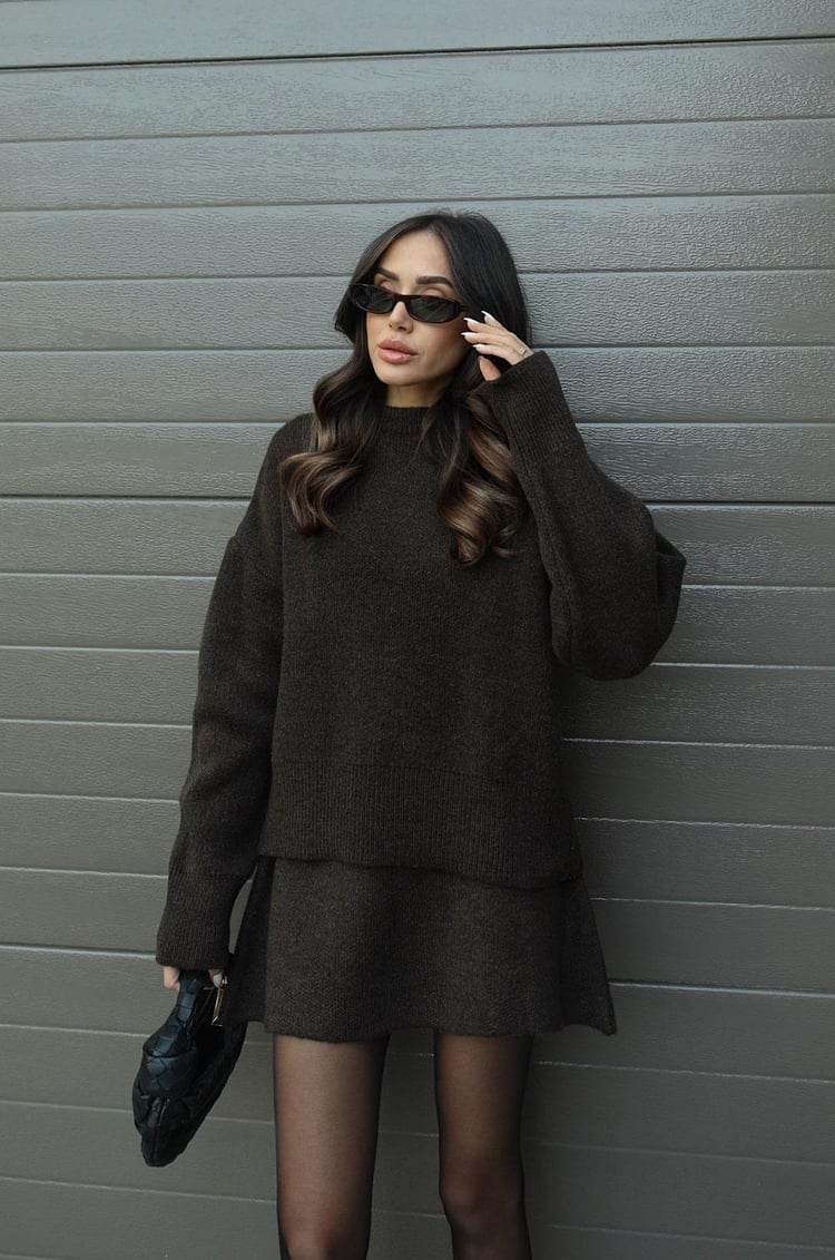 Ensemble tricot Amy – Tenue chic et confortable avec haut et jupe assortis pour femme