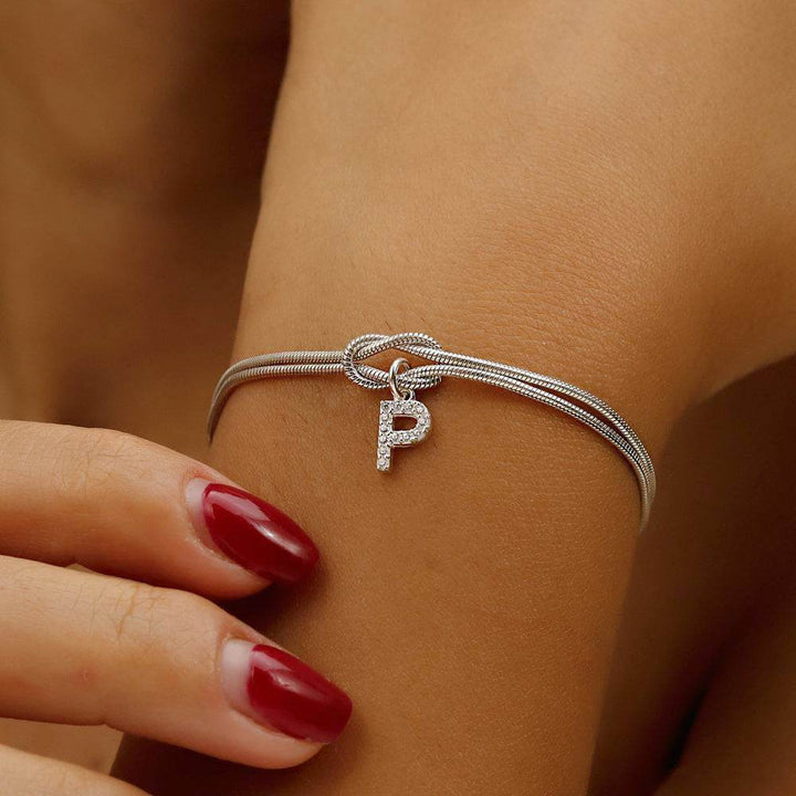 Bracelet élégant avec initiales nouées – Bijoux chics et personnalisés