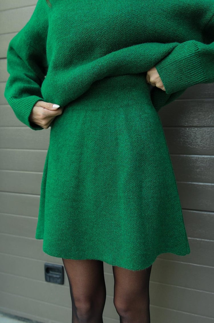 Ensemble tricot Amy – Tenue chic et confortable avec haut et jupe assortis pour femme